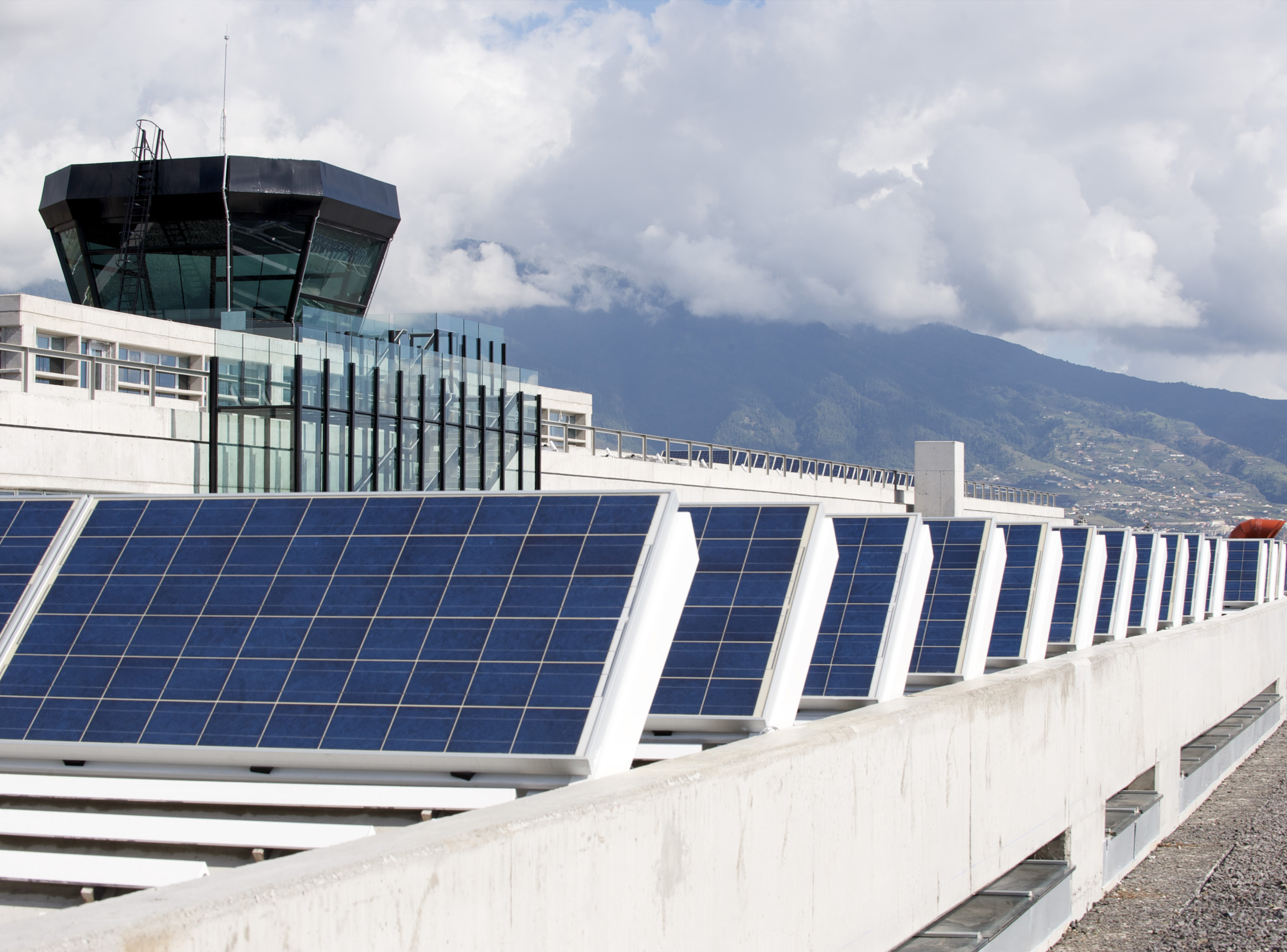 Paneles solares Aeropuerto Palma. Foto Aena