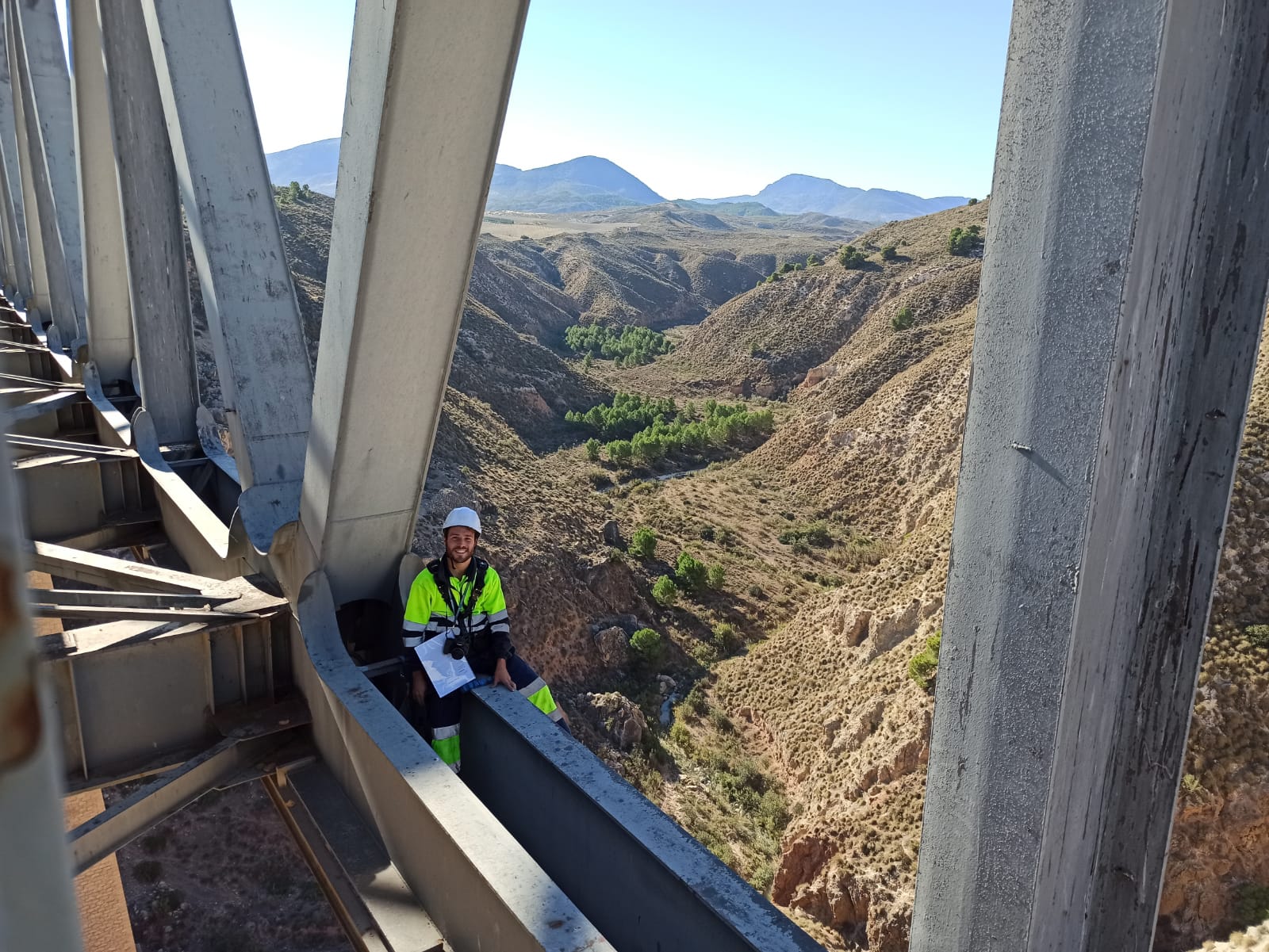 nspección del puente metálico de Arroyo Salado (2022). Foto: Archivo Ineco