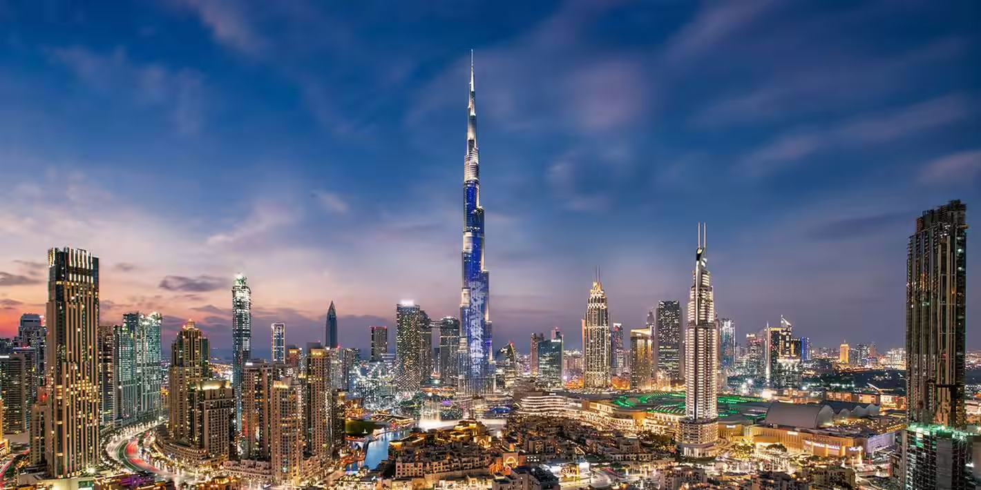 Foto del skyline de Dubái con el Burj Khalifa en el centro