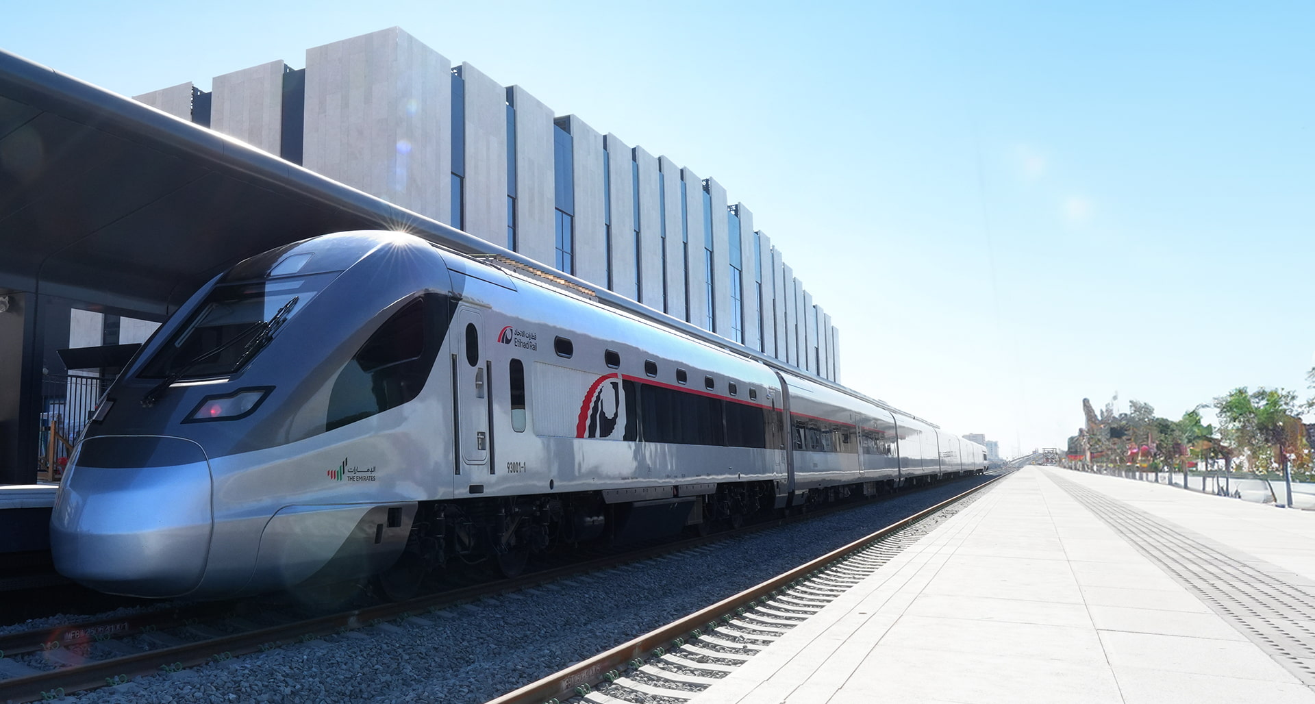Tren de alta velocidad parado en estación