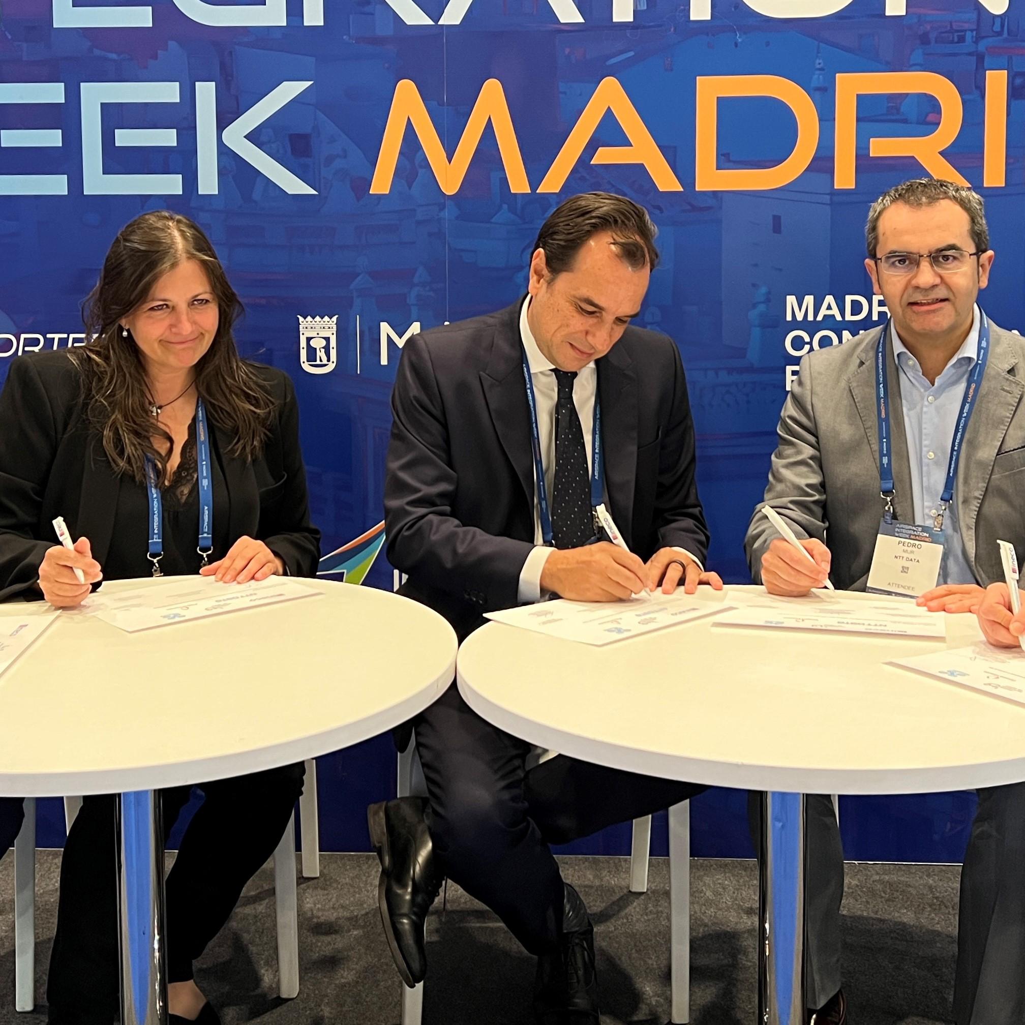 El presidente de Ineco, Sergio Vázquez Torrón; la directora de Expodrónica, Isabel Buatas; el responsable de I+D de la División UAS de ITG, Enrique Ventas; el socio responsable de transporte, logística y movilidad, José Pedro Mur; y el socio de Pinsent Masons, Miguel Nieto, han sellado este acuerdo que supone un impulso para la nueva era de la movilidad aérea de transporte de pasajeros y carga.
