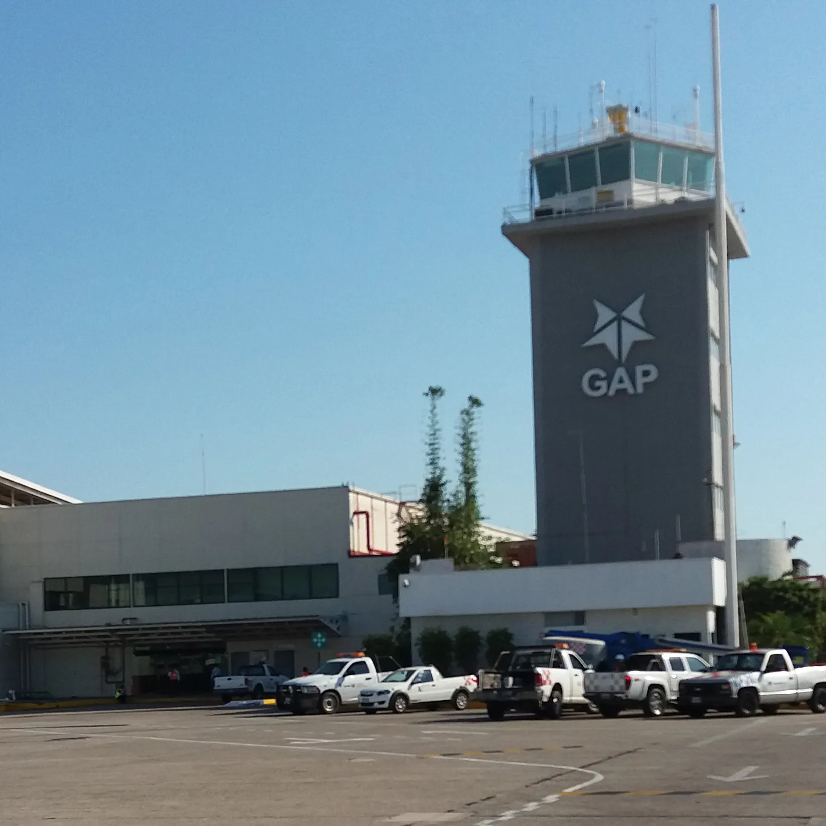 Ineco colabora con GAP desde 2003, desarrollando, entre otros, los Programas Maestros de Desarrollo de los doce aeropuertos que GAP administra, opera, mantiene y desarrolla en las regiones del Pacífico y Centro de México.