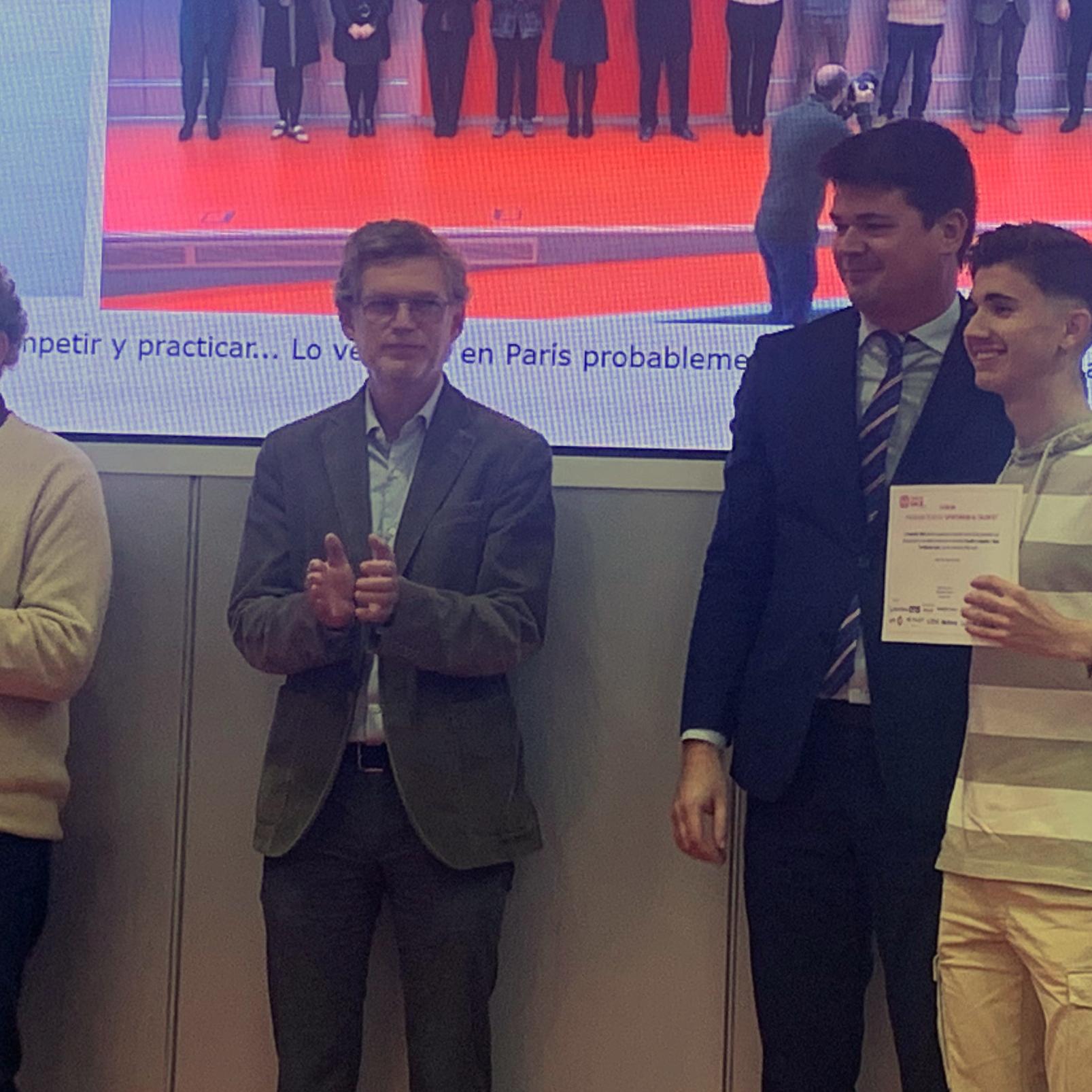 Ineco's Director of Human Resources, Luis Janeiro, was in charge of awarding these scholarships.