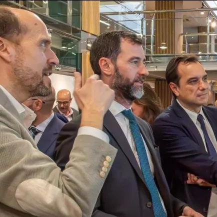 The president of Ineco, Sergio Vázquez Torrón, together with Benito Núñez, general secretary of Air and Maritime Transport, and Víctor Gordo, expert in CNS - ATM Systems.