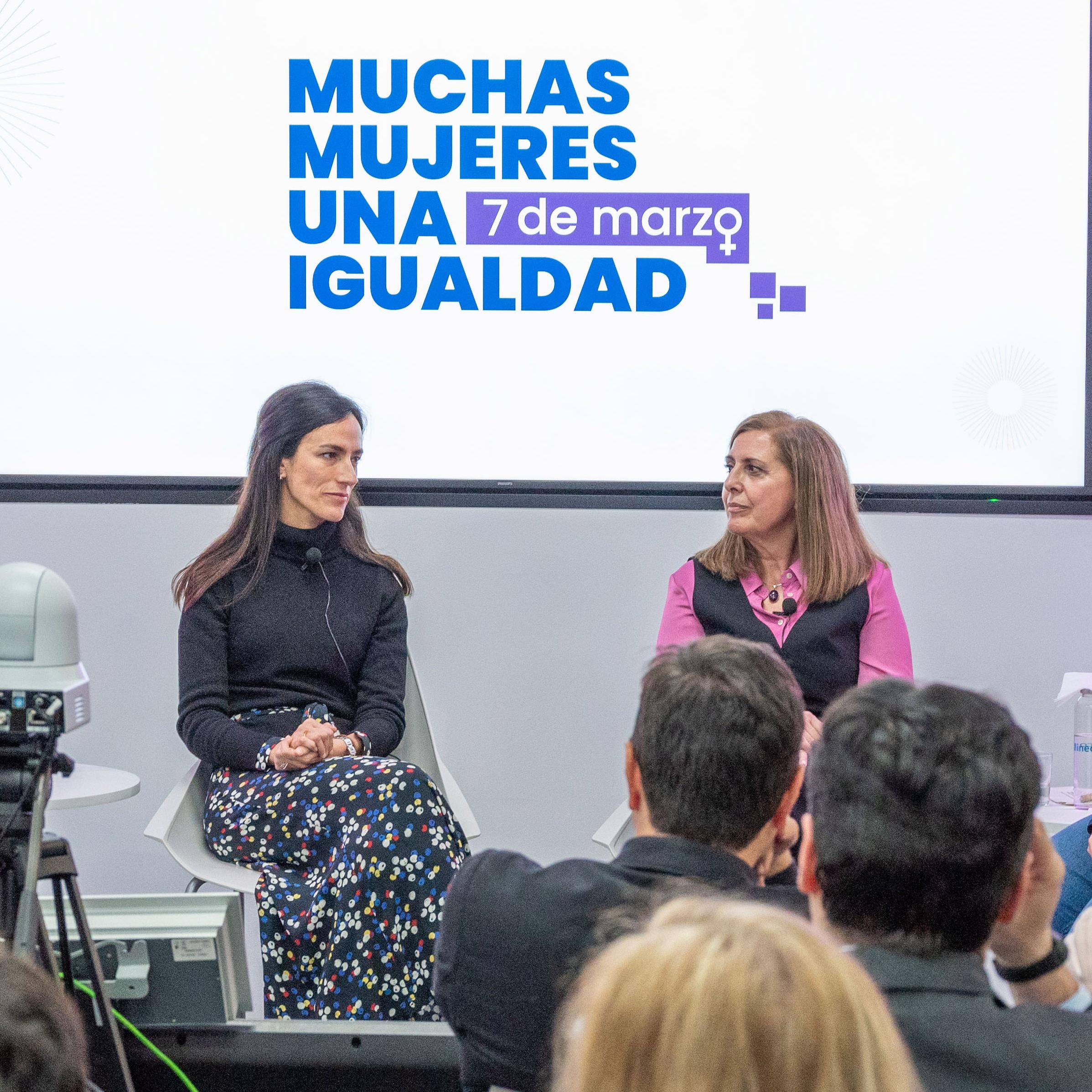 La mesa redonda llevaba el título "mujeres presentes"