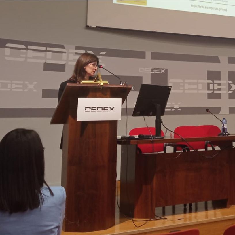On this day, Esther Durán, Consulting, Environment and IT manager, presented a paper on the economic perspective of transport and mobility.