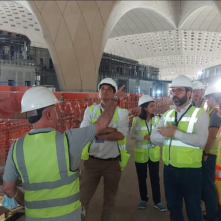 Un instante de la visita a las obras