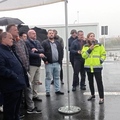 María Dolores Salorio ha destacado que: “con la construcción de esta infraestructura de conexión entre el ferrocarril en el eje Atlántico y el puerto, se impulsa la sostenibilidad en el transporte terrestre de mercancías en España”