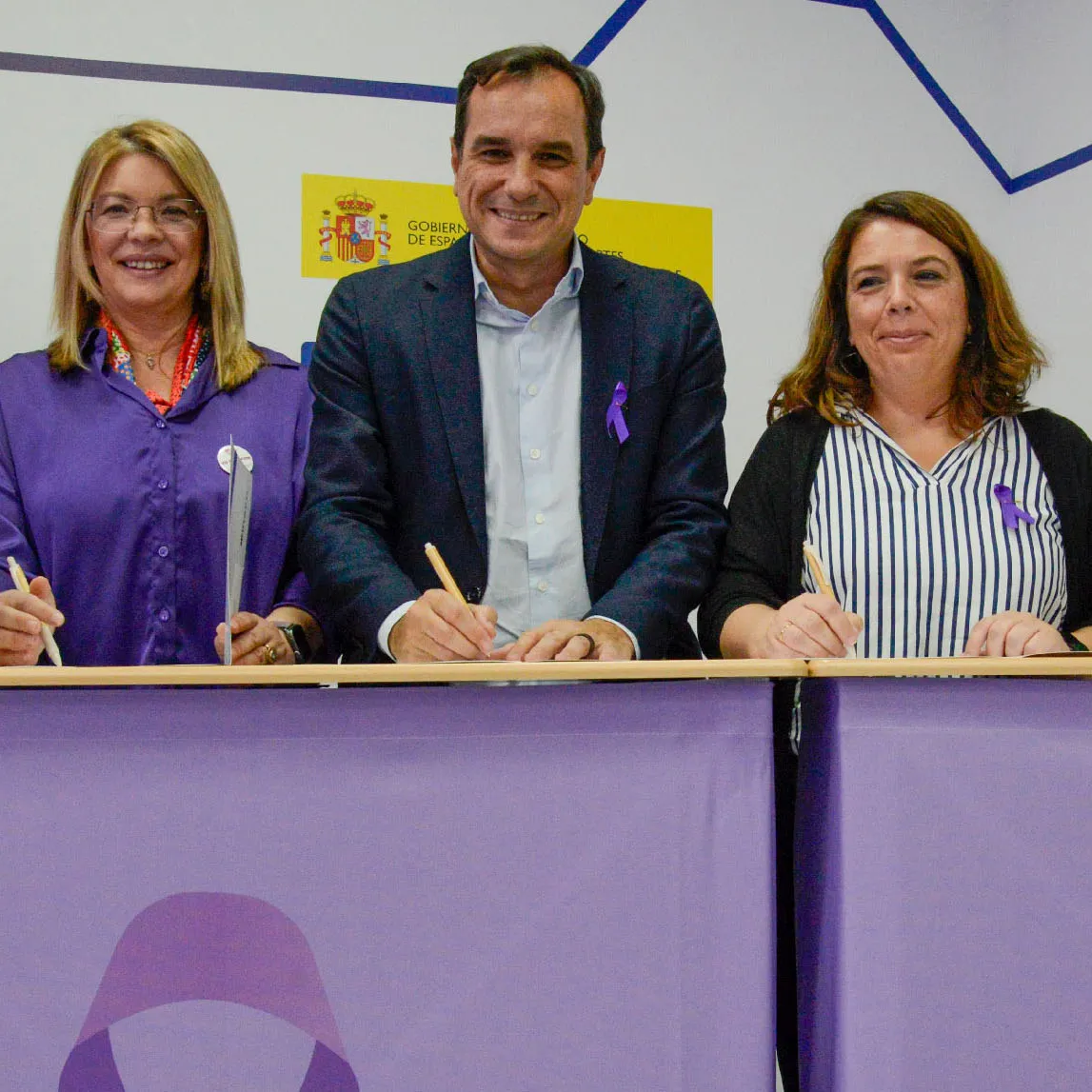 During the event, the collaboration with Fundación Mujeres, Asociación Victoria, MUM (Women's Unity Against Abuse) and ESLABÓN was ratified, and the new collaboration with Ana Bella Foundation was sealed. 