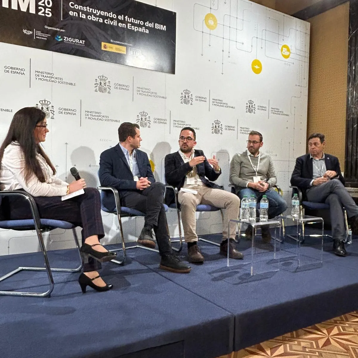 Rafael Perea highlighted the common resistance to change that accompanies the adoption of new technologies, stressing the crucial role of effective training strategies in overcoming this challenge