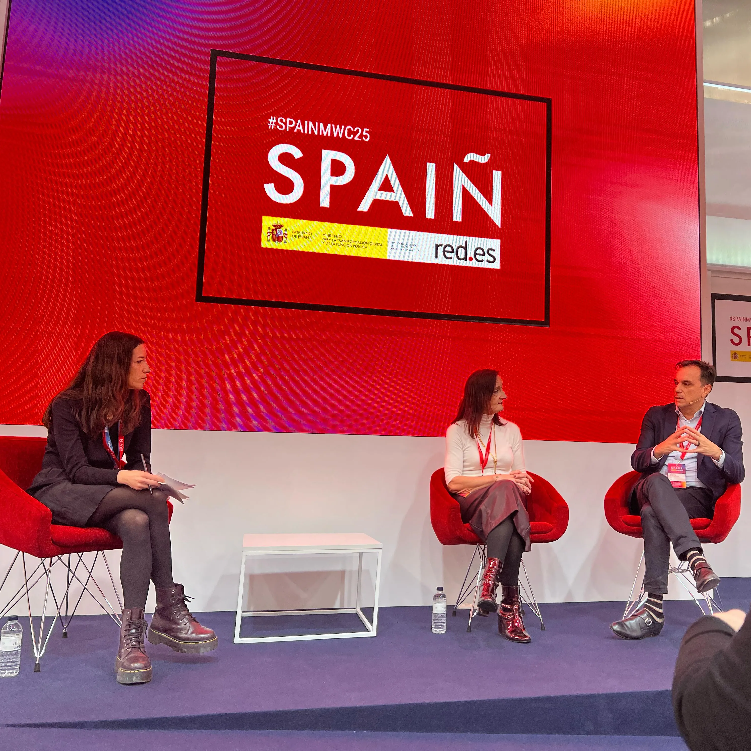 The president of Ineco, Sergio Vázquez Torrón, together with Nuria Lloret, Electronic Administration professor at the Polytechnic University of Valencia (UPV), presented the AI and Diversity Observatory