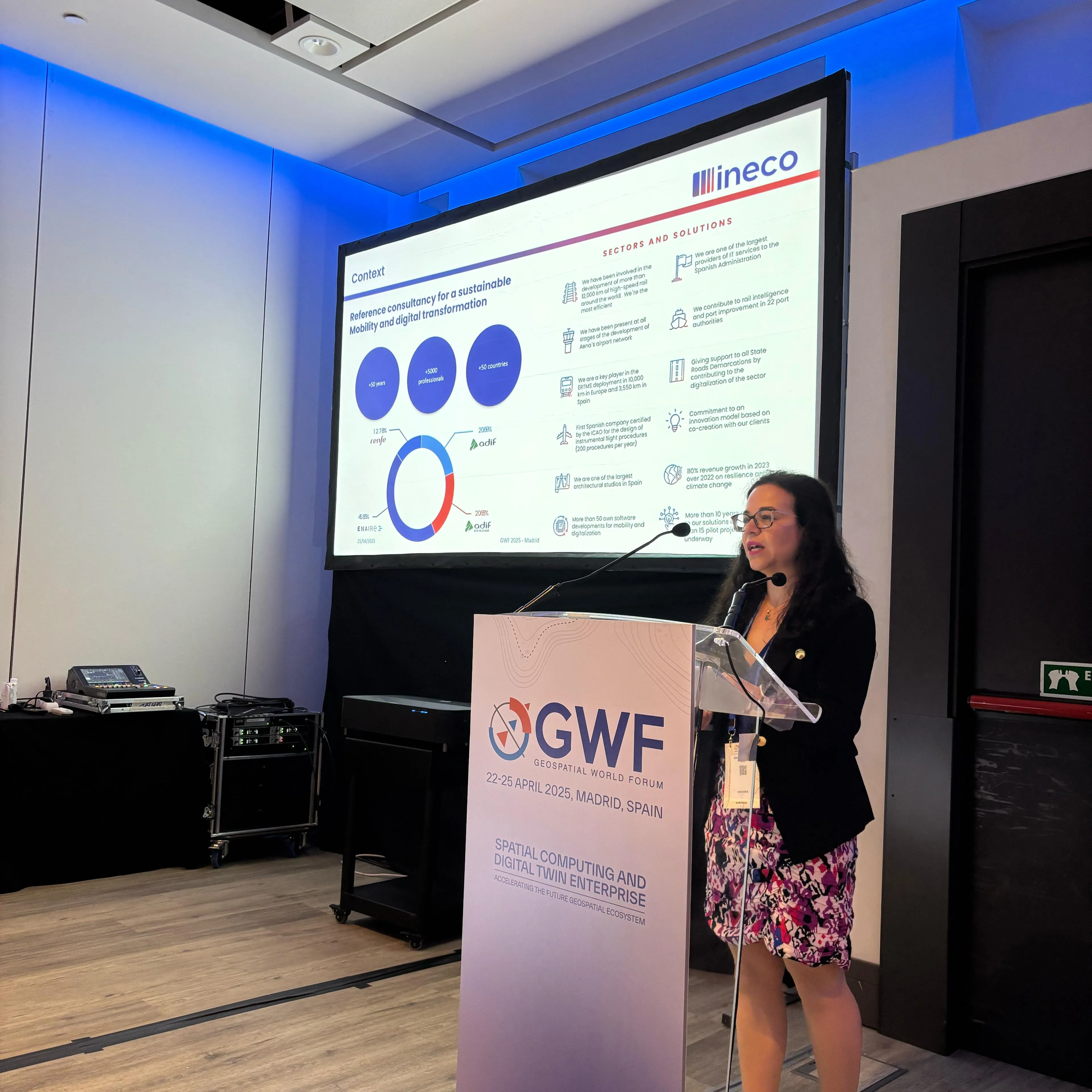 Eva Ramírez, expert in GNSS and Space at Ineco, during her speech at the Geospatial World Forum 2025 (GWF)