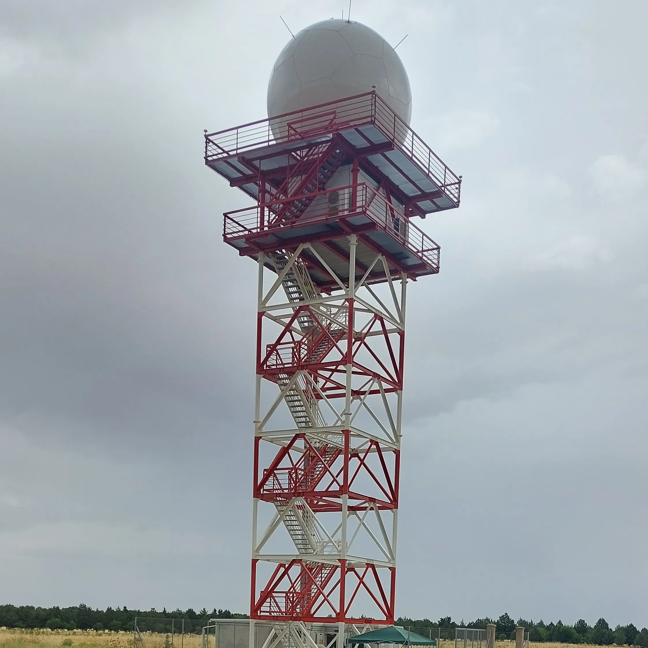Inauguración de uno de los nuevos radares meteorológicos, el ubicado Almagro (Ciudad Real), en la Base Coronel Sánchez Bilbao