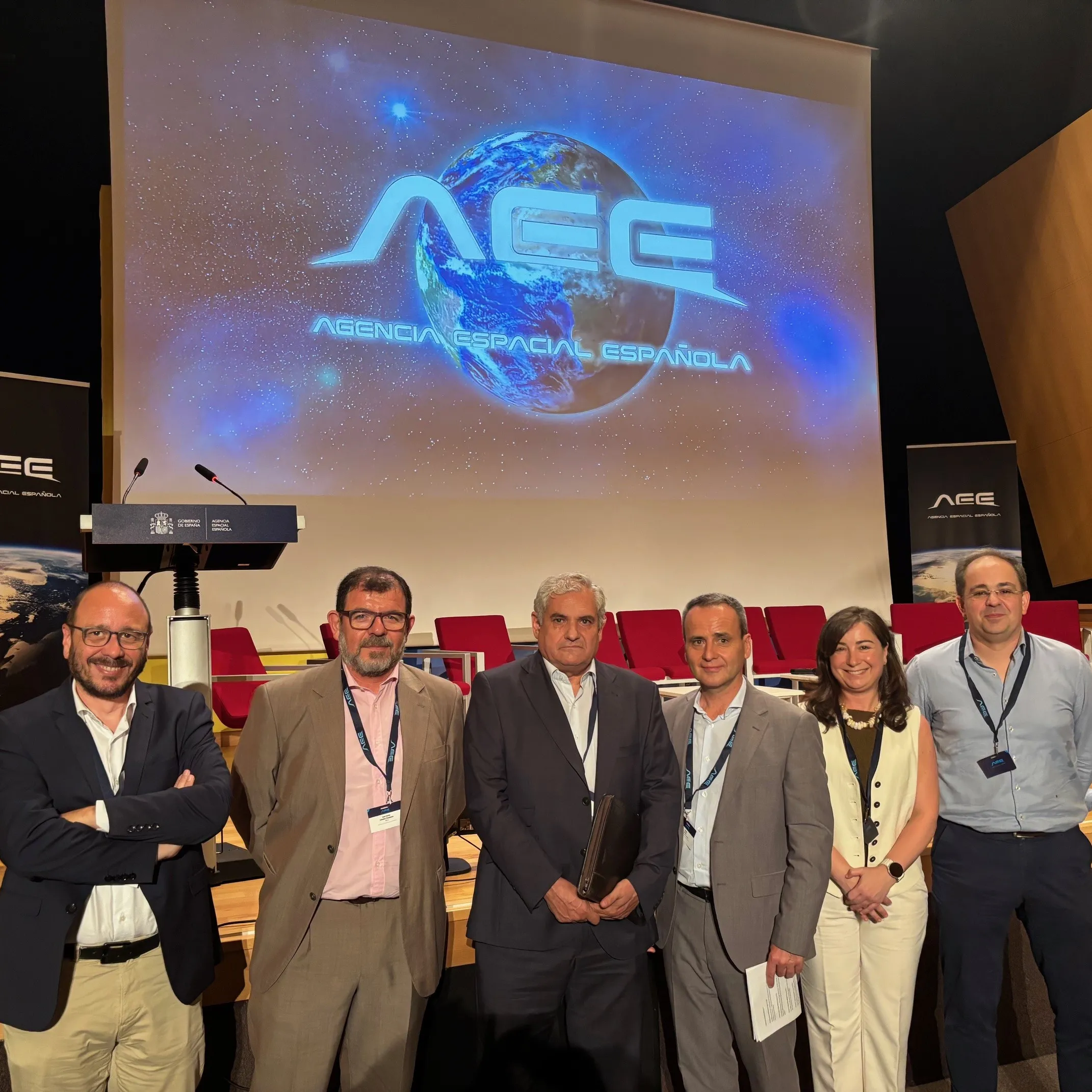 En la foto: de izquierda a derecha Álvaro Fernández - Iruegas, director de Gabinete del SGTAyM; Juan Carlos Ceballos, gerente en la Cuenta Enaire y Aeropuertos: Francisco Olmedo, subdirector de la Cuenta Enaire y Aeropuertos; Nicolás Martín, director de Usuarios Aplicaciones y Servicios de la AEE; Ana Bodero, jefa de División de Navegación y Vigilancia de Enaire; y Carlos Joaquín Hernando, gerente en la Subdirección de Cuenta Aviación Europa, África, Asia y Oceanía.