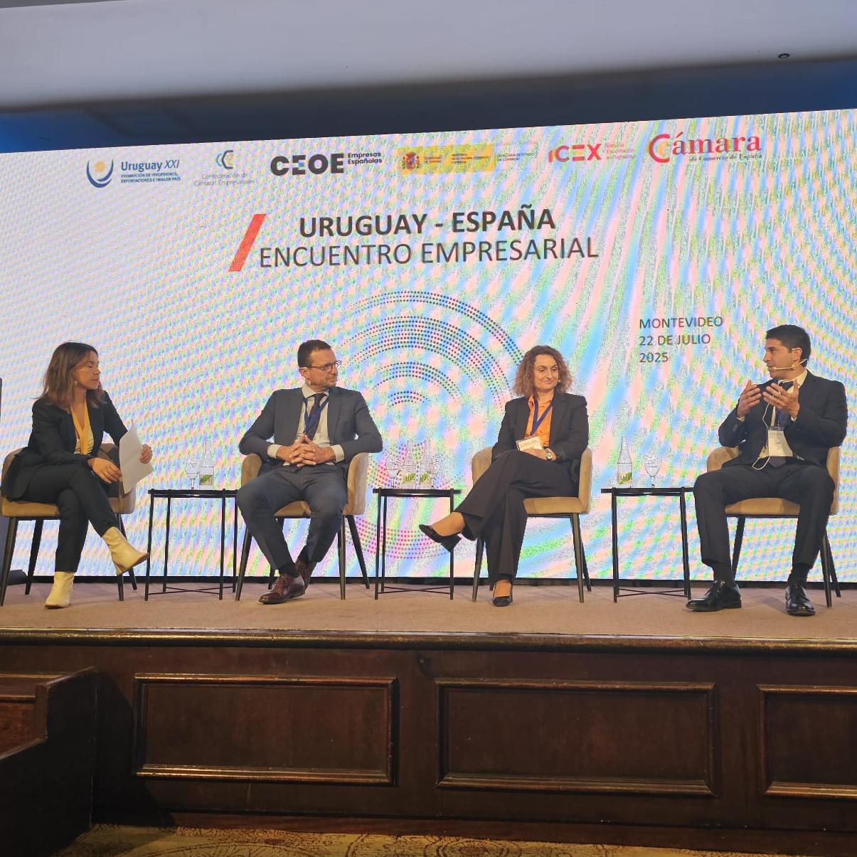 Salomé Fernández, Deputy Director of the America Account at Ineco, represented the Spanish company on a panel moderated by Marta Soriano, Economic and Commercial Counselor and Head of the Spanish Embassy in Uruguay, alongside key authorities and institutions in the sector such as Lucía Etcheverry, Minister of Transport and Public Works of Uruguay; Diego Romero, Executive President of Espina Obras Hidráulicas; and Juan Azcurra, Commercial Manager of CHR Group
