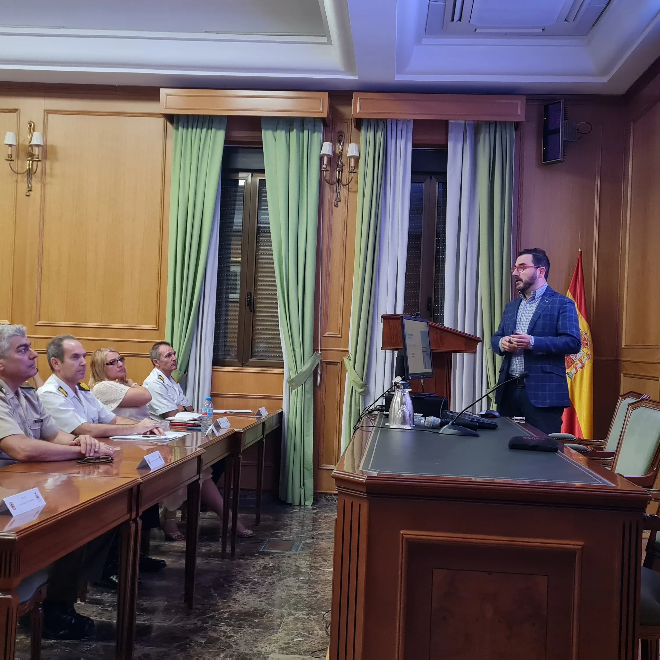 Imagen de la conferencia de Pedro Saldaña en CESEDEN