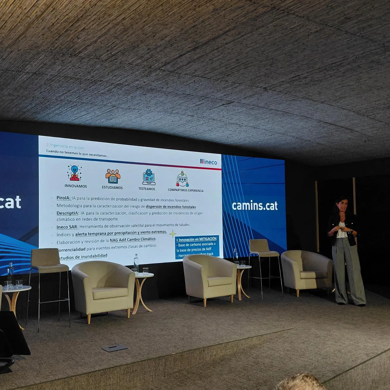 Imagen de la ponencia de Elena Curto en Barcelona