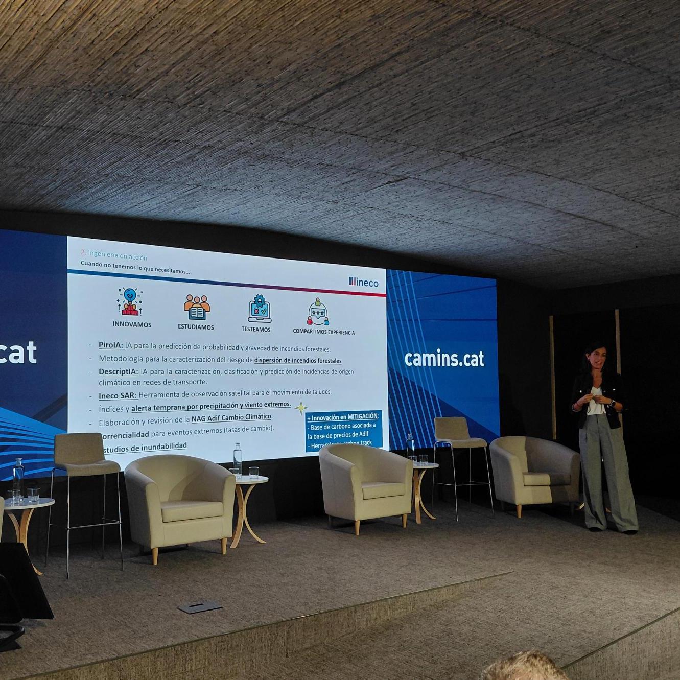 Imagen de la ponencia de Elena Curto en Barcelona