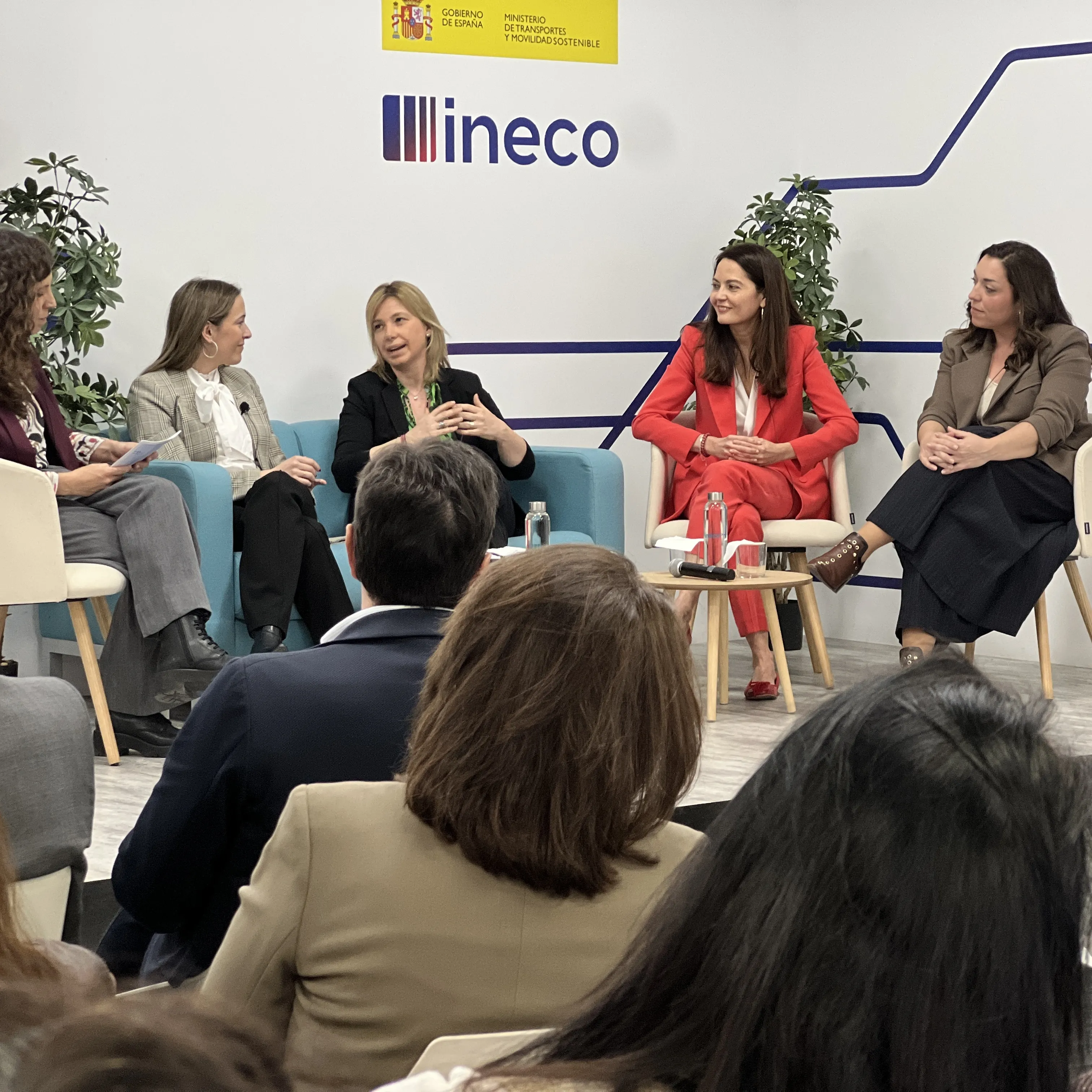The event featured a panel discussion moderated by María Martín and attended by María del Carmen Beteta, Nuria Albó, Isabel Lax and Jara Valbuena