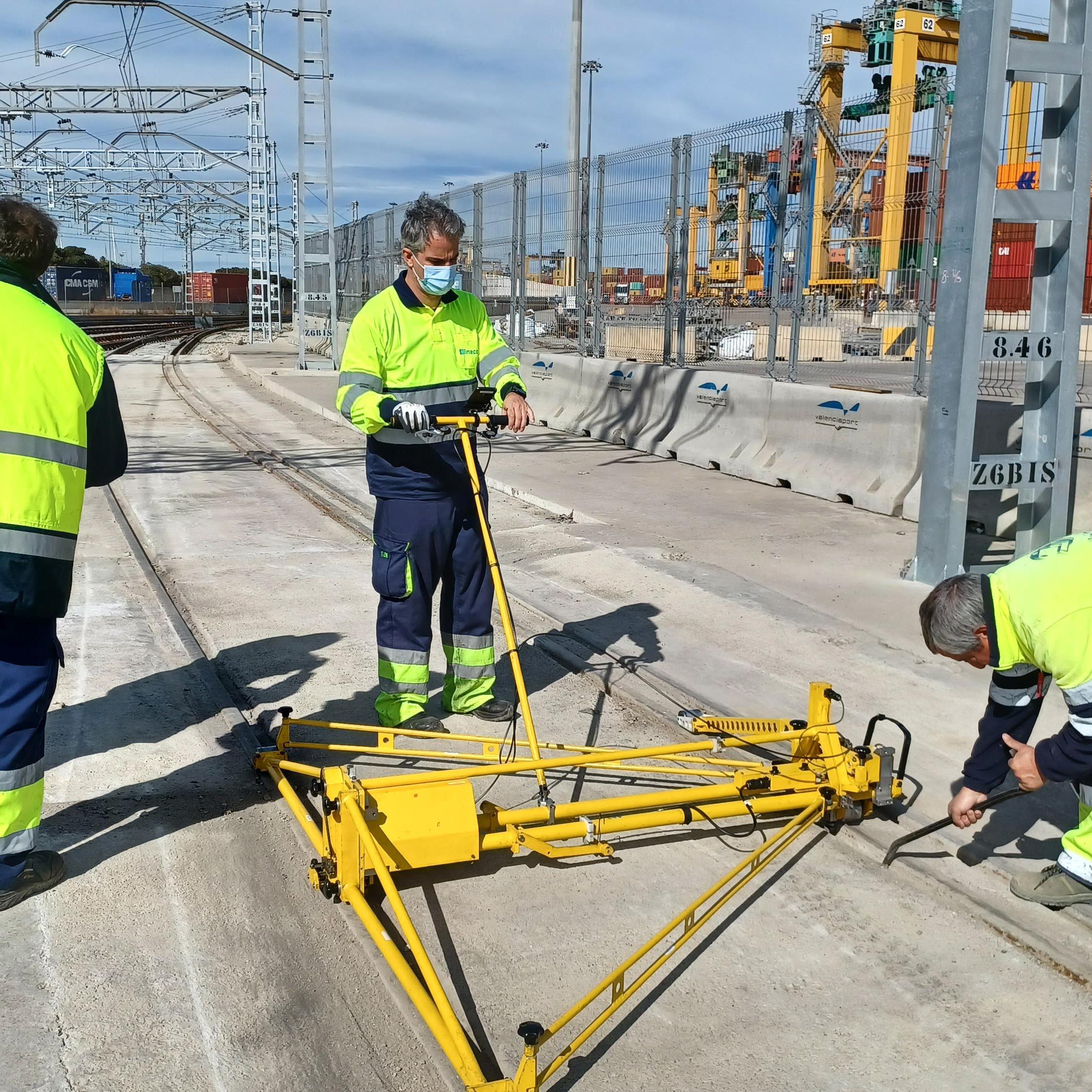 Ineco supervisa la ejecución de la actuación ferroviaria de adaptación al ancho mixto del Puerto de Valencia