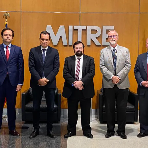 Formación avanzada y colaboración en el sector de navegación aérea con MITRE, el centro de élite de investigación en ese campo en Estados Unidos