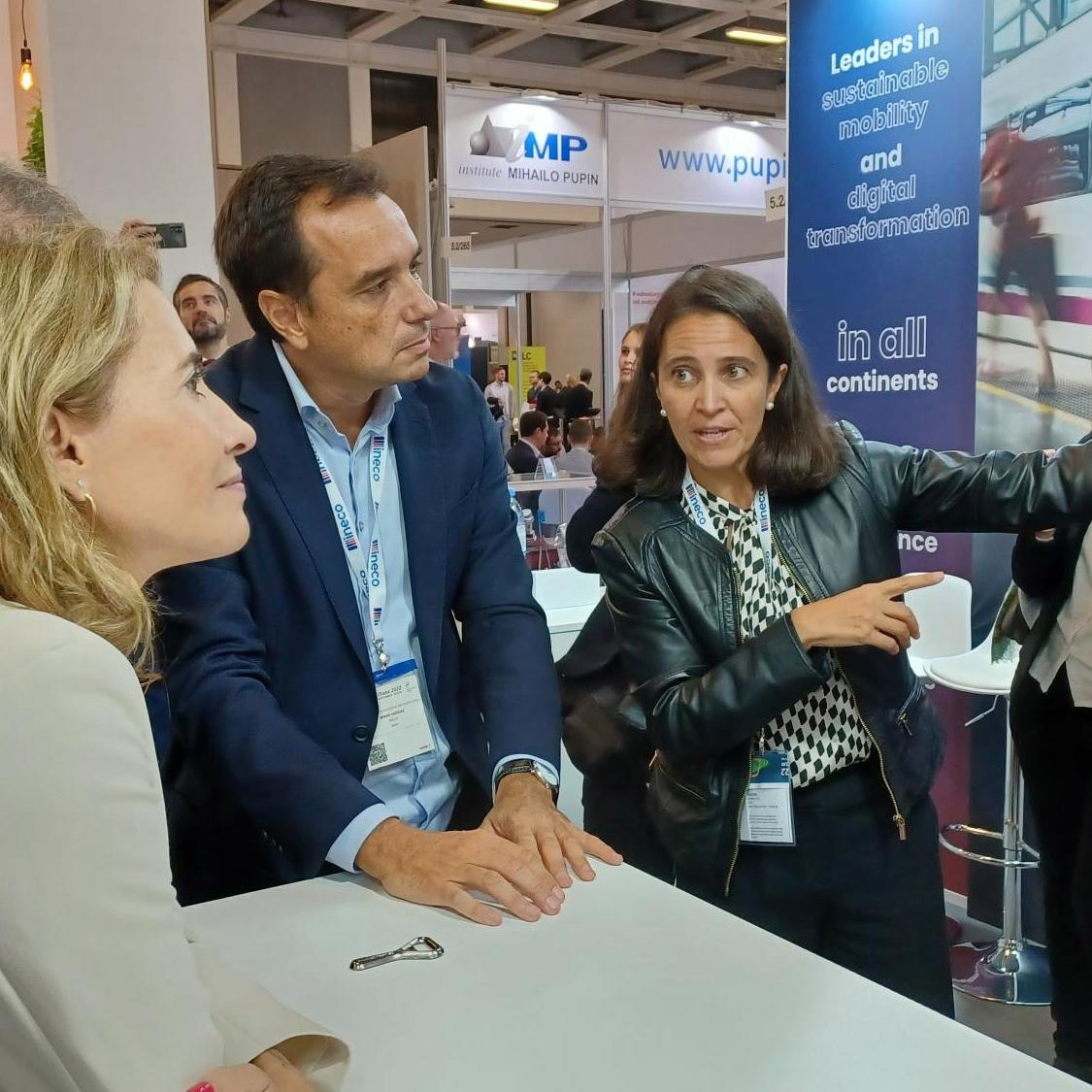 La ministra Raquel Sánchez conoce las novedades que Ineco presenta en Innotrans