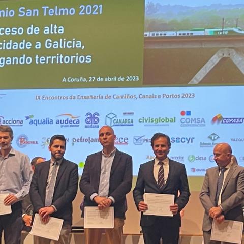 Pablo Ramos, subdirector de la Cuenta Terrestre de Europa, África, Asia y Oceanía, ha recogido este premio, como representante del equipo formado por más de 50 profesionales que participaron en el proyecto básico y constructivo del tramo Lubián – Ourense, subtramo Vilariño – Cerdedelo para Adif.