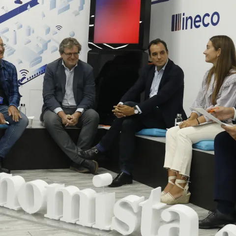 "A country capable of bringing together qualified technical and technological public talent is a country with the capacity to have its own voice", stressed the president of Ineco during the meeting. 