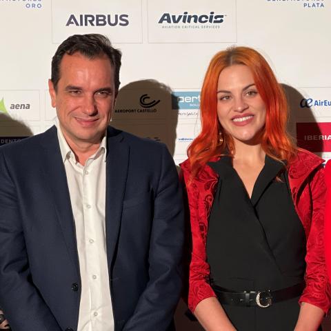 El presidente, junto a la astronauta Sara García, también premiada