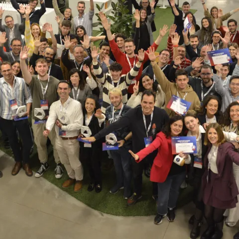Estudiantes universitarios y de centros de formación, junto a profesionales de la compañía, han participado en el desafío con el objetivo de repensar la movilidad de nuestro país de una forma más sostenible e inclusiva.