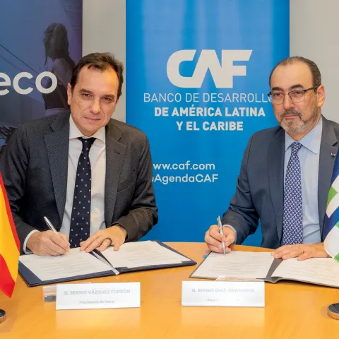Sergio Vázquez, president of Ineco, and Sergio Díaz-Granados, the executive president of CAF, signed this agreement. 
