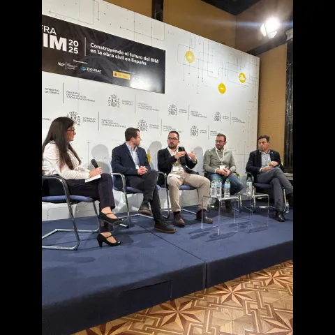 Rafael Perea ha abordado la resistencia al cambio que suele presentarse al adoptar nuevas tecnologías y ha enfatizado la importancia de estrategias de formación efectivas para superarla