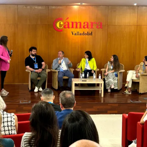 The panel, in a dialogue format, brought together professionals from various fields to reflect on the social, ethical, and human impact of artificial intelligence.