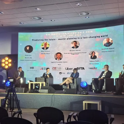 During his speech, Ignacio Fernández-Cuenca, Consulting, Environment, and Information Technologies manager at Ineco, emphasized that predicting is the foundation of long-term planning.