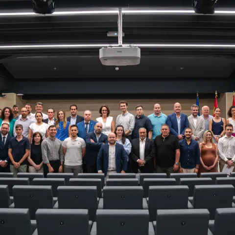 Since its launch, more than a hundred industry experts in the railway sector have been trained through this pioneering initiative, which has already launched its fifth edition