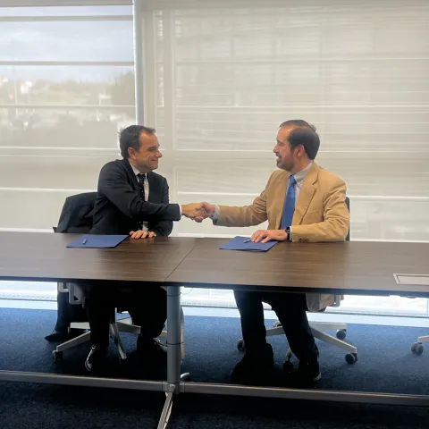 Sergio Vázquez Torrón, President of Ineco, alongside Raúl Medina, Managing Director of IH Cantabria.