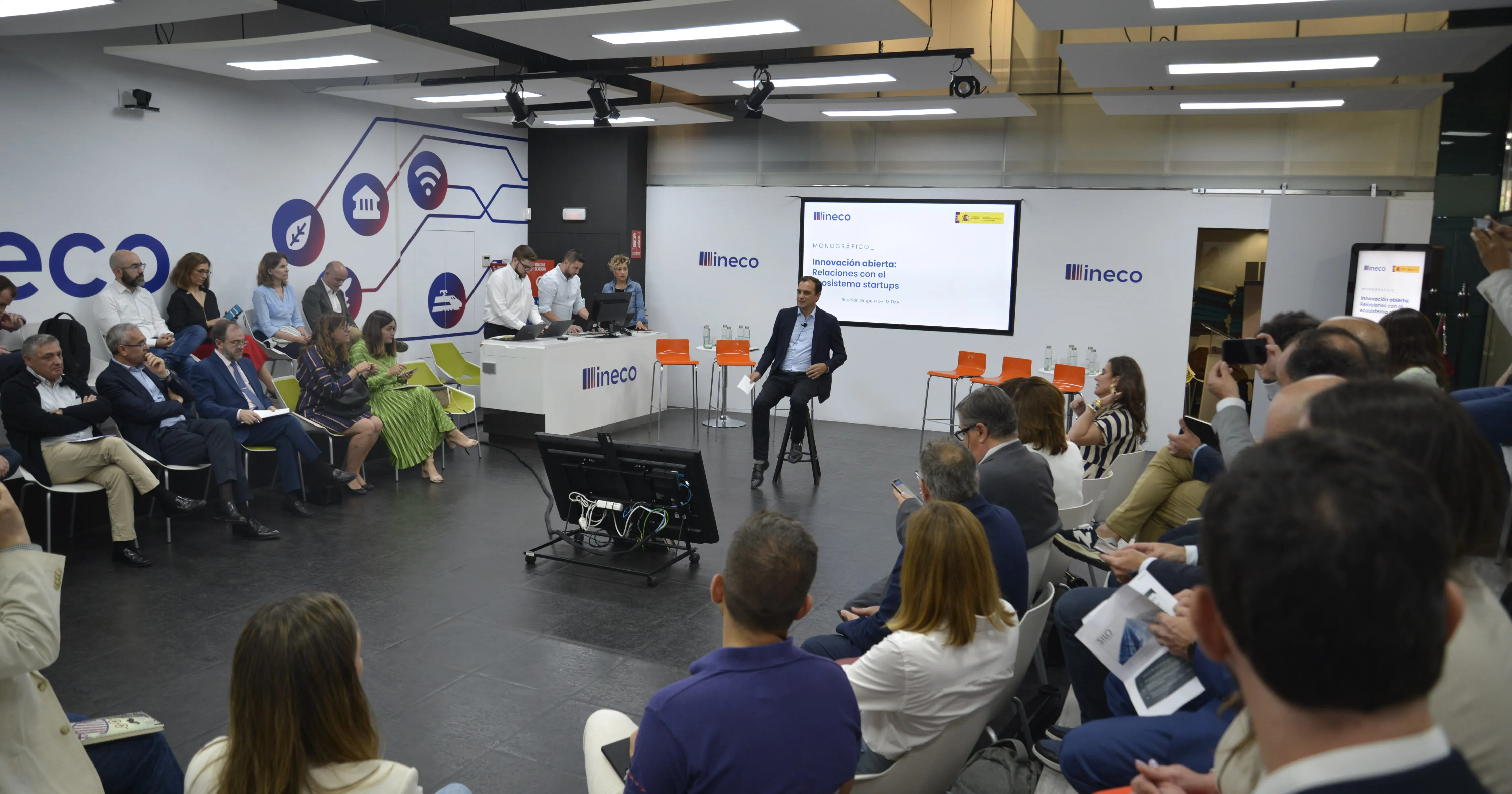 El presidente de Ineco, Sergio Vázquez Torrón, ha puesto de relieve durante la sesión que el impulso a la innovación necesita un ecosistema cohesionado y competitivo