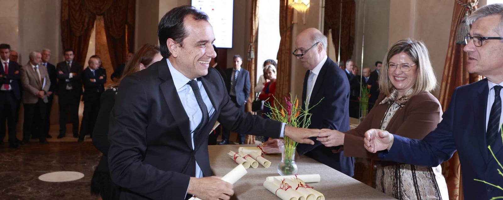 El presidente de Ineco, Sergio Vázquez Torrón, ha recogido el diploma acreditativo como empresa de ingeniería participante en este proyecto
