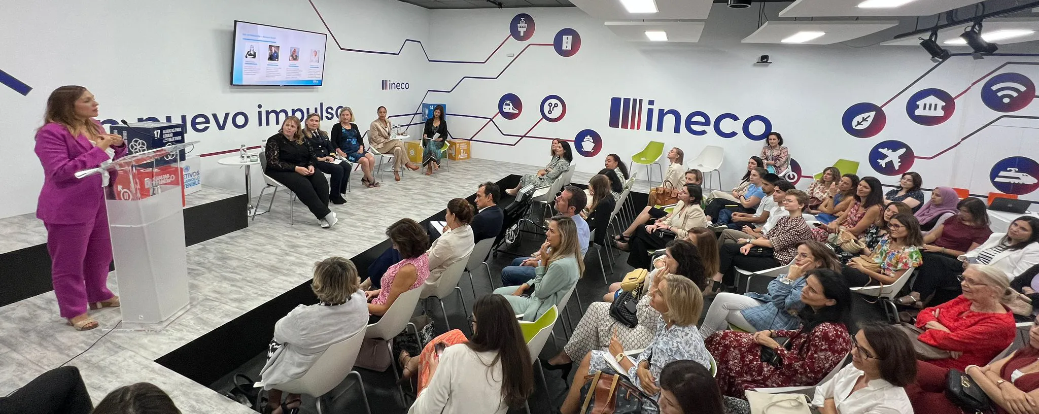 Gema Martín del Burgo ha puesto en valor “el trabajo de Ineco en el fomento de una cultura en el lugar de trabajo que empodere a las personas de cualquier sexo a través de políticas innovadoras, prácticas inclusivas y un enfoque dedicado a la diversidad”