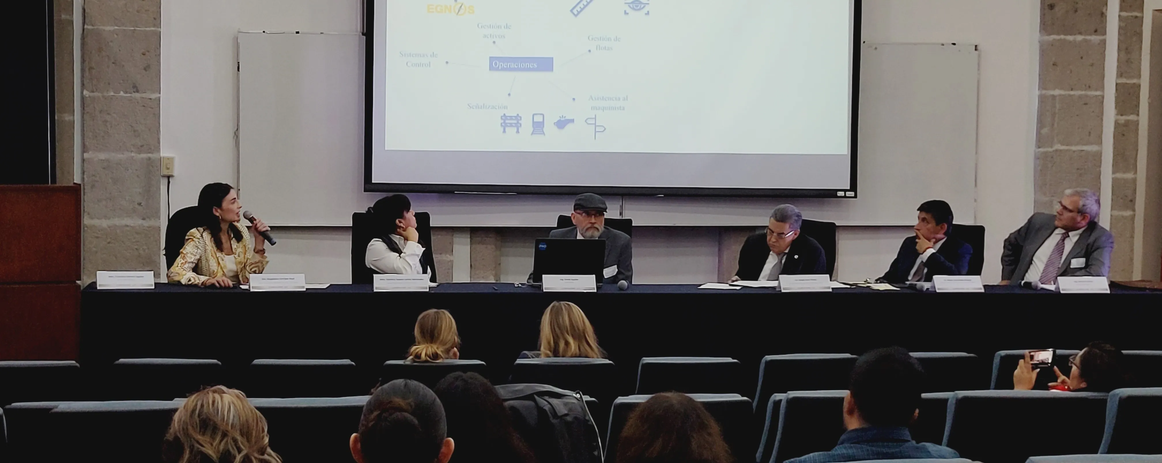 Magdalena Garrigós durante su ponencia