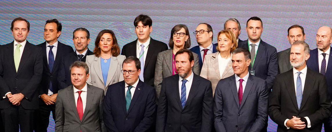 The President of Ineco, Sergio Vázquez Torrón, accompanied King Felipe VI, the President of the Government, Pedro Sánchez, and the Minister of Transport and Sustainable Mobility, Óscar Puente, at the inauguration