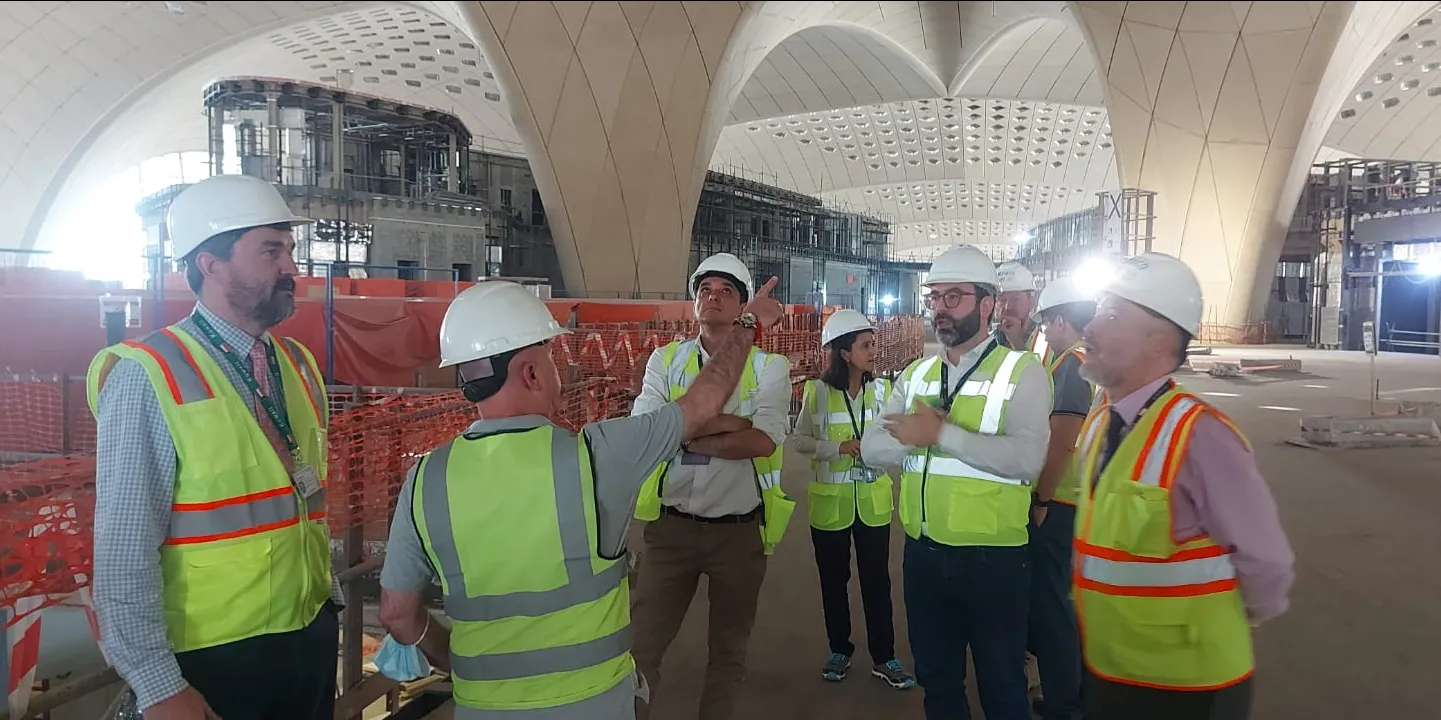 Un instante de la visita a las obras