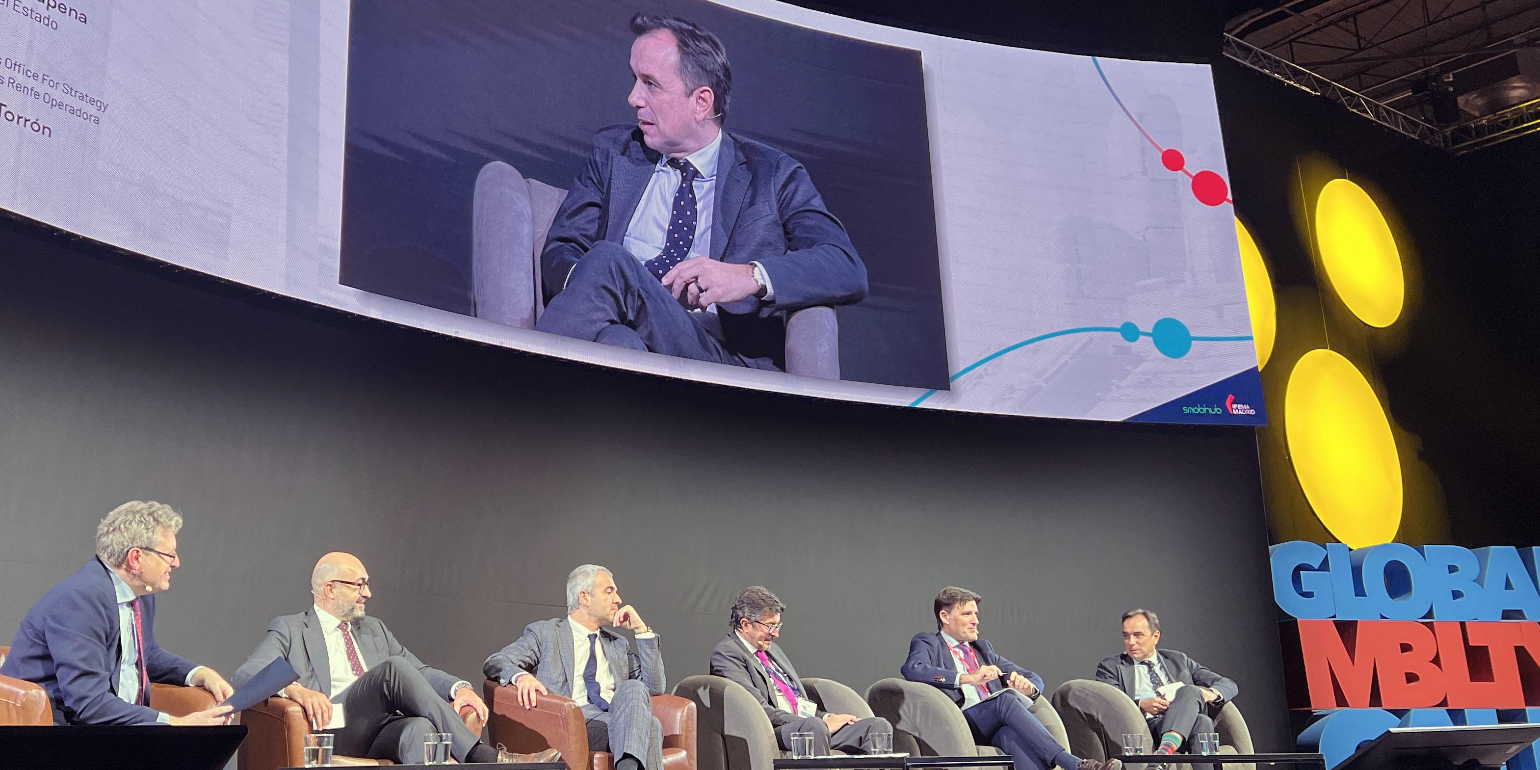 Sergio Vázquez Torrón, participated in an institutional round table that explored the structuring role of the Public Sector and State companies in the development of critical infrastructures