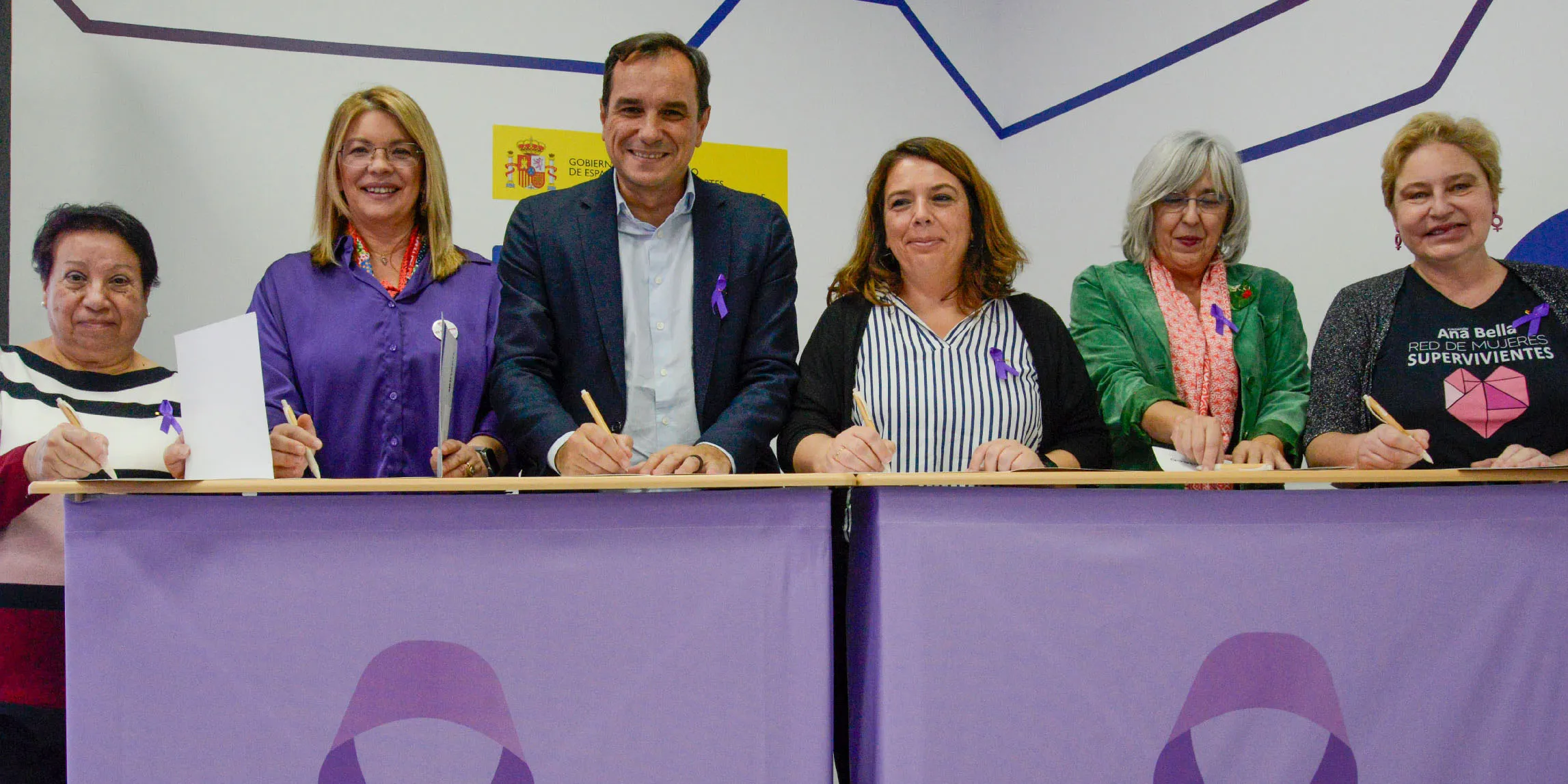 During the event, the collaboration with Fundación Mujeres, Asociación Victoria, MUM (Women's Unity Against Abuse) and ESLABÓN was ratified, and the new collaboration with Ana Bella Foundation was sealed. 