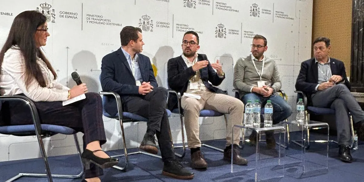 Rafael Perea highlighted the common resistance to change that accompanies the adoption of new technologies, stressing the crucial role of effective training strategies in overcoming this challenge