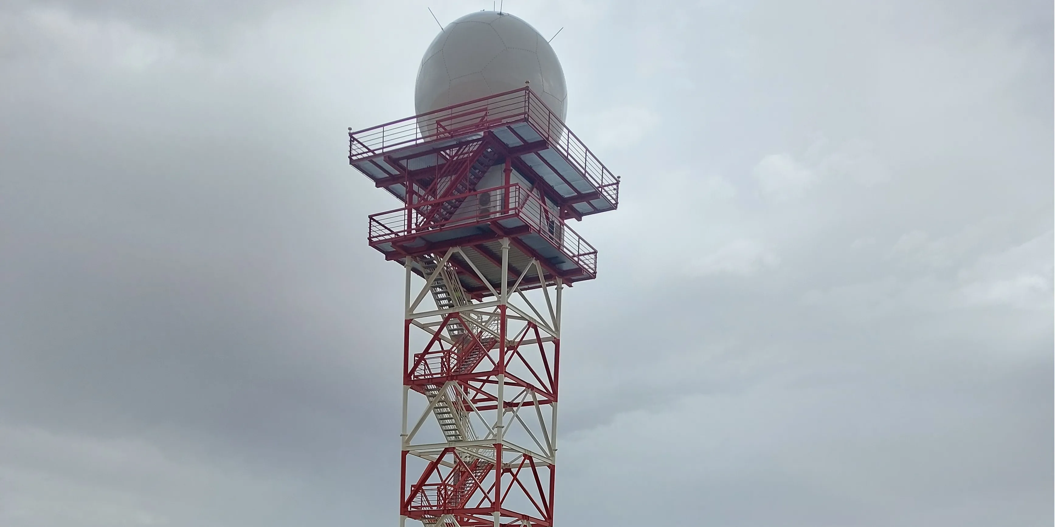 Inauguración de uno de los nuevos radares meteorológicos, el ubicado Almagro (Ciudad Real), en la Base Coronel Sánchez Bilbao