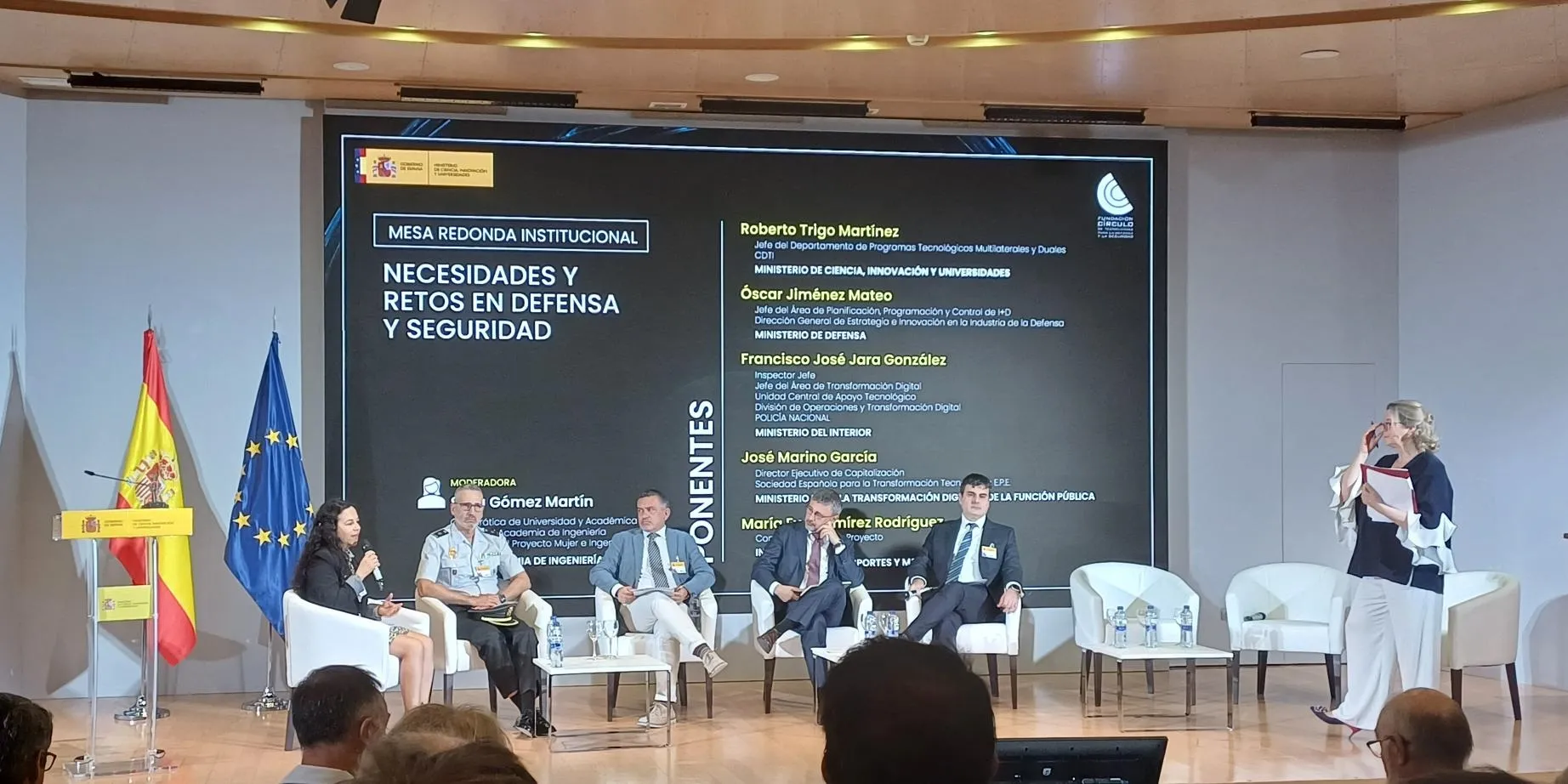 Eva Ramírez, experta en Navegación por Satélite y Espacio de Ineco, intervino en la mesa redonda destacando cómo las tecnologías duales permiten aumentar la capacidad de adaptación de las infraestructuras críticas en situaciones de crisis o emergencia