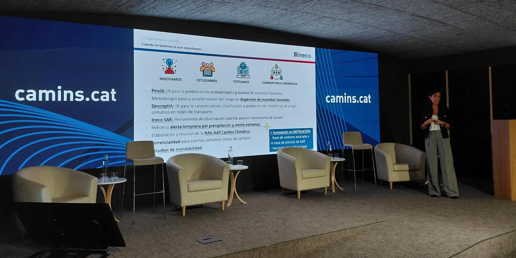 Imagen de la ponencia de Elena Curto en Barcelona