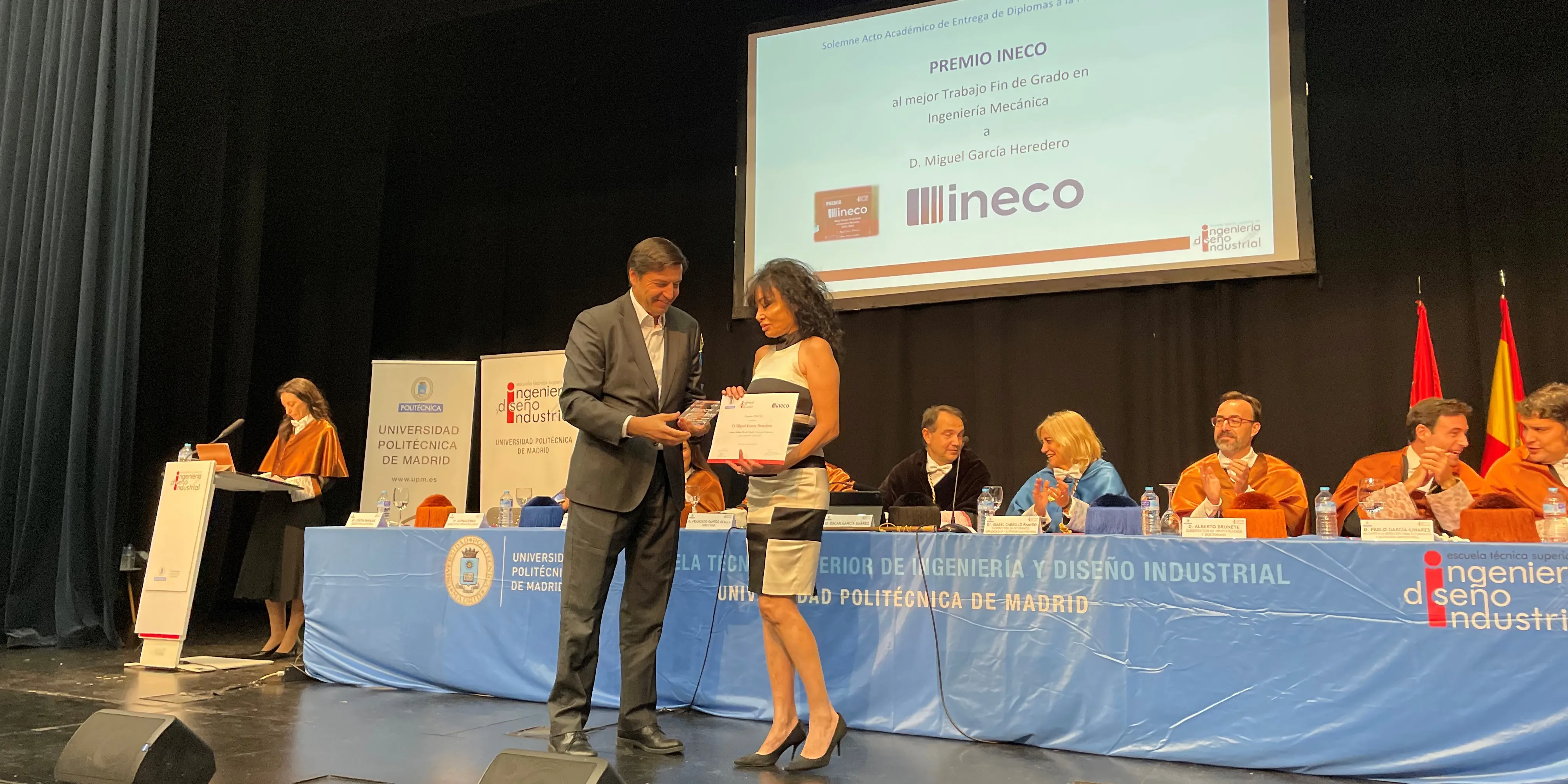 Ineco entrega el premio al mejor TFG de Ingeniería Mecánica