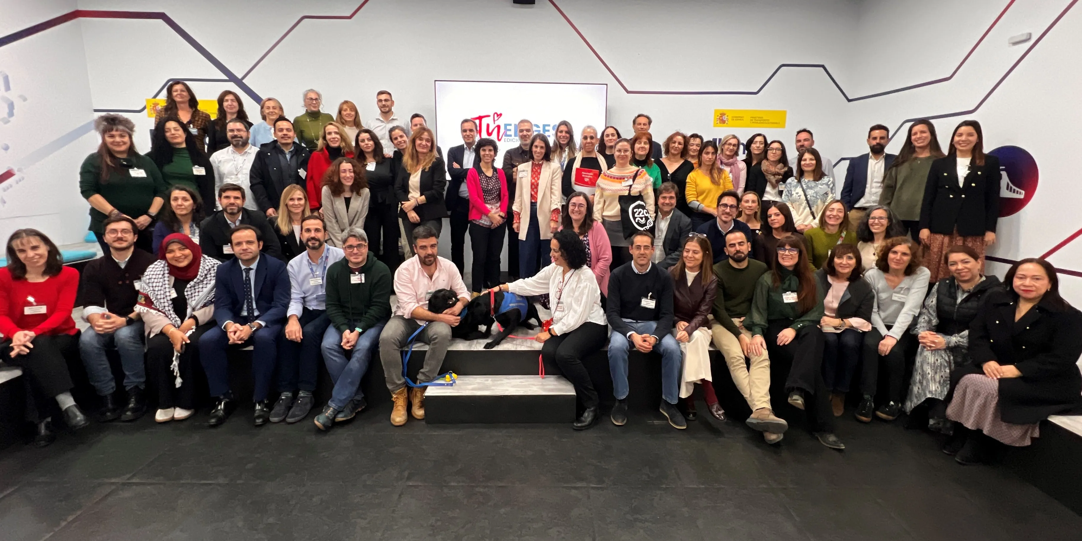 Foto de familia con las asociaciones apoyadas por la campaña